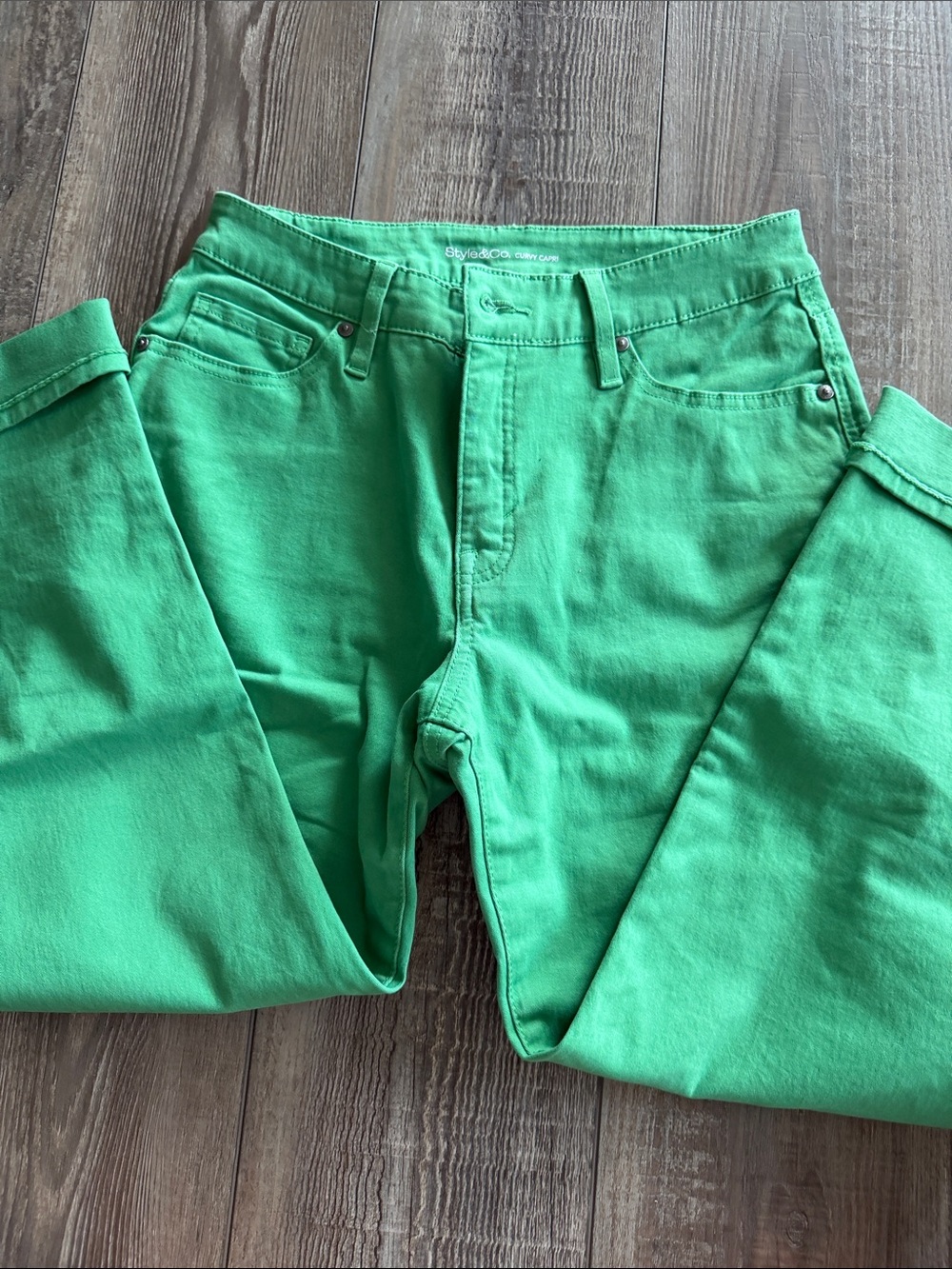 curvy cropped  Jeans in Bright Green